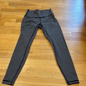 Black & White Striped wunder under leggings